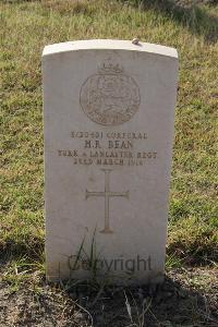 Ismailia War Memorial Cemetery - Bean, H R